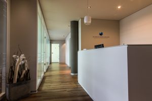 Empfang - Inneneinrichtung Heidelberg, Mannheim, Stuttgart - Gaffga Interieur Design. Planung und Ausführung - Lichtplanung - Möbel auf Maß. Arztpraxis
